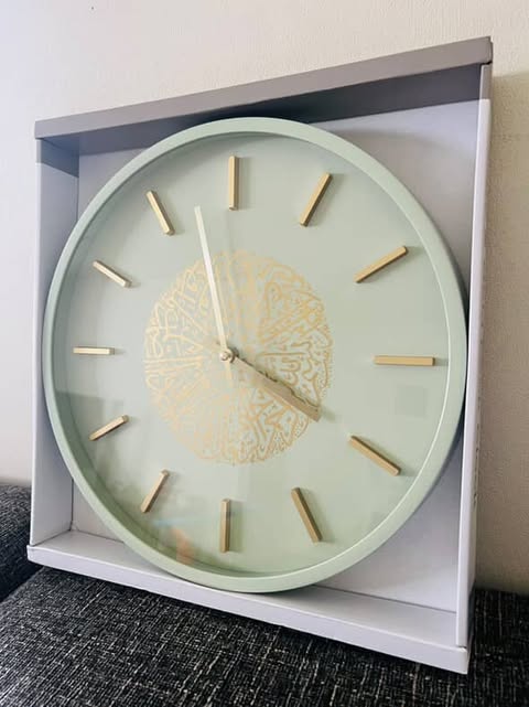 Surah Ikhlaas Calligraphy Clock