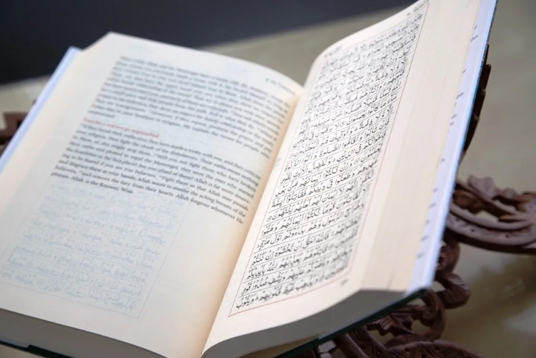 The Majestic Quran (Hardback)